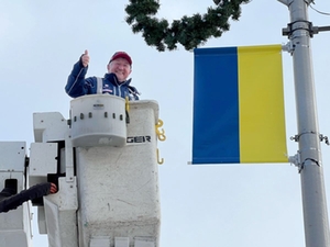 Dimitry Feld, Ukraine flags in Lake Placic