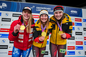 Weltcup-Finale Yanqing Damen-Einsitzer Podium 2025